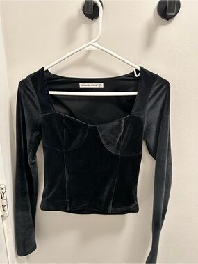 Abercrombie & Fitch Black Velvet Long-Sleeve Sweetheart Neck Top
